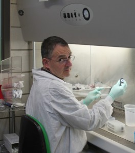 Dr. César Albariño